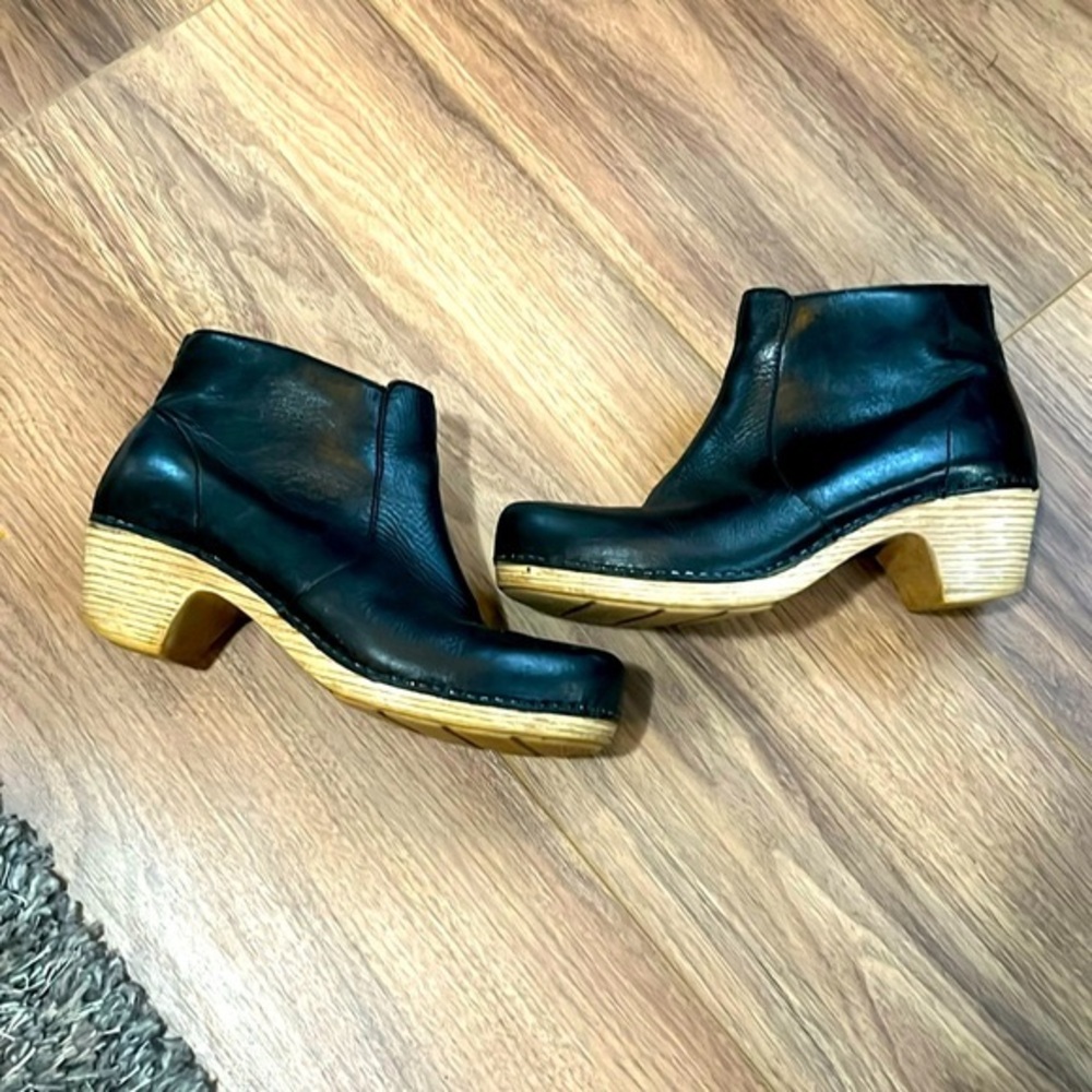 Dansko women’s black clogs size 38